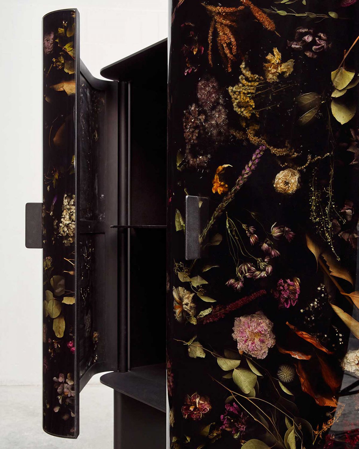 Flora_Cabinet_140_by_Marcin_Rusak_Studio_08.jpg