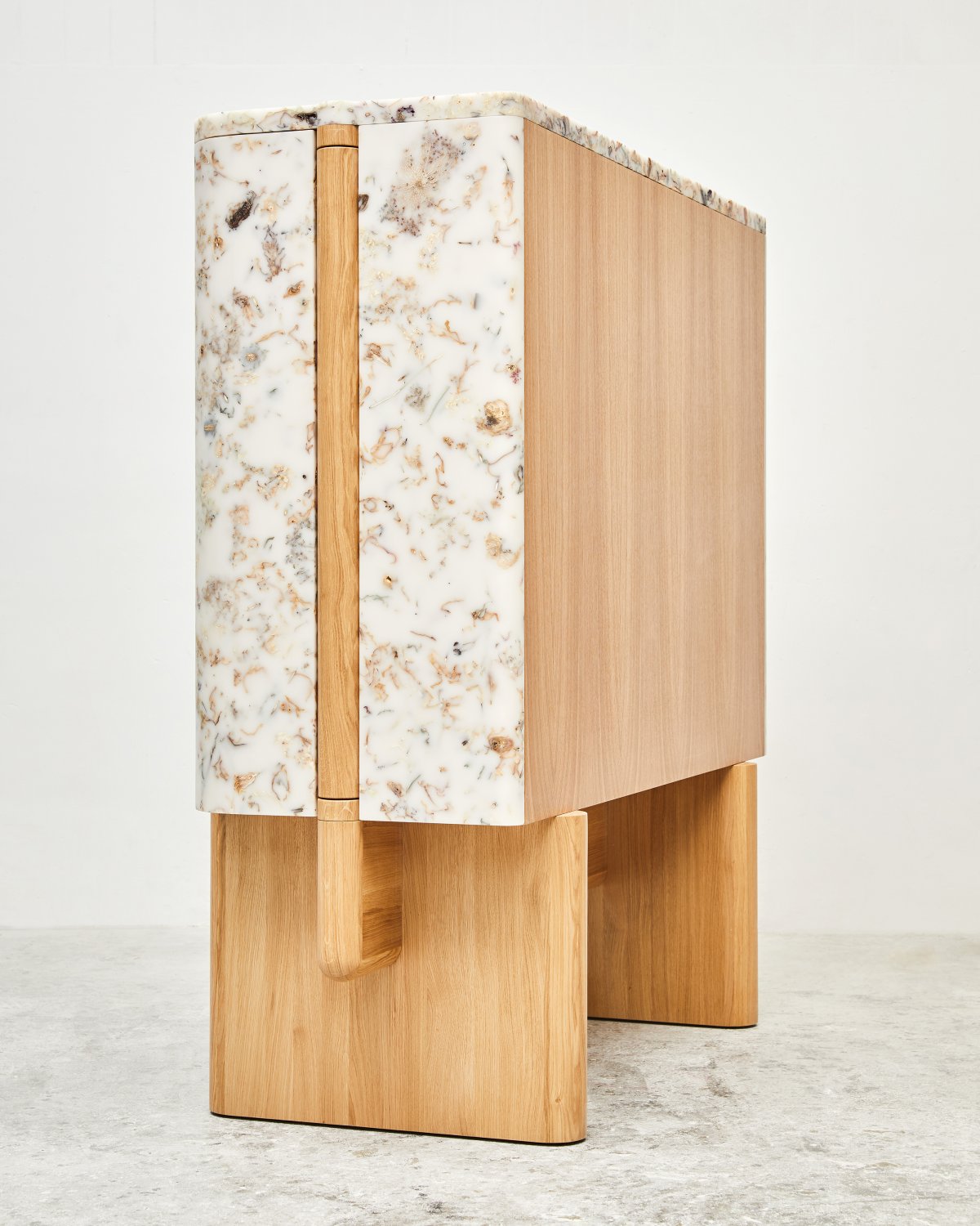 Flora_Cabinet_143_White_Perma_by_Marcin_Rusak_Studio_03.jpg
