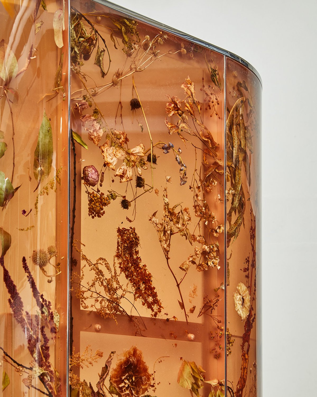 Flora_Cabinet_190_Clear_Amber_by_Marcin_Rusak_Studio_02.jpg
