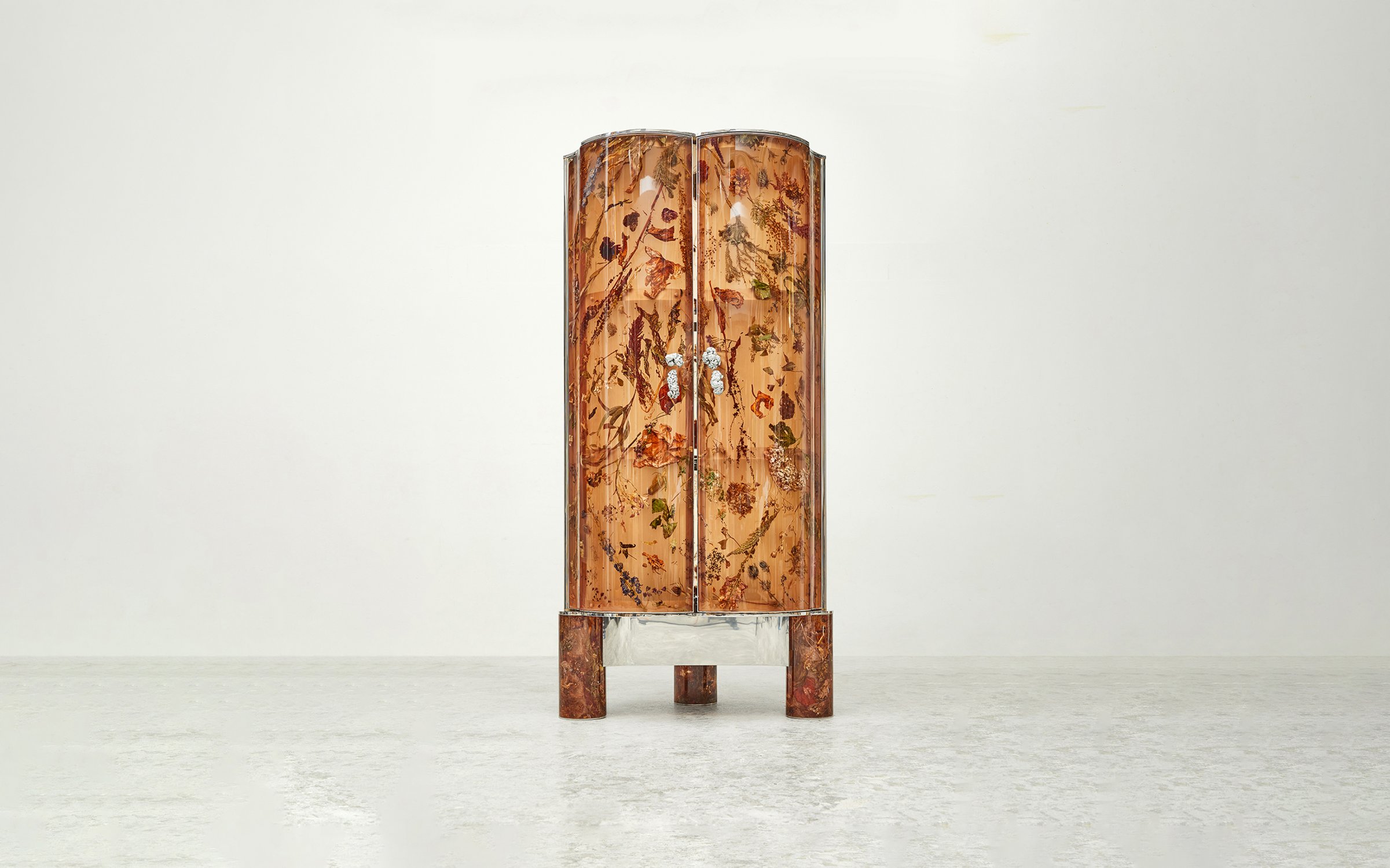Flora_Cabinet_190_Clear_Amber_by_Marcin_Rusak_Studio_04.jpg