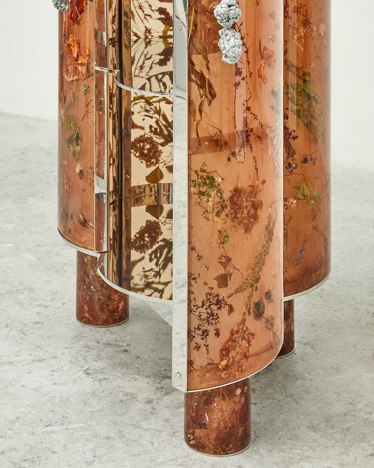 Flora_Cabinet_190_Clear_Amber_by_Marcin_Rusak_Studio_07.jpg