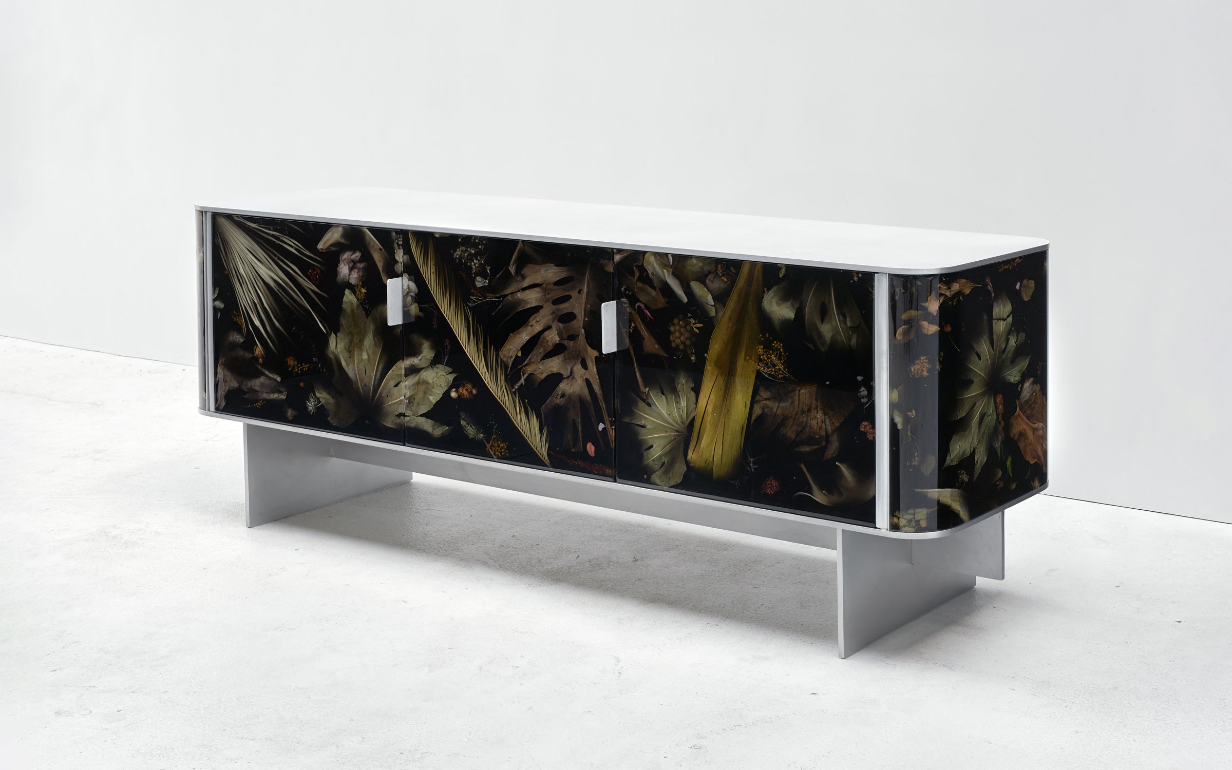 Flora_Credenza_172_Aluminium_by_Marcin_Rusak_Studio_04.jpg