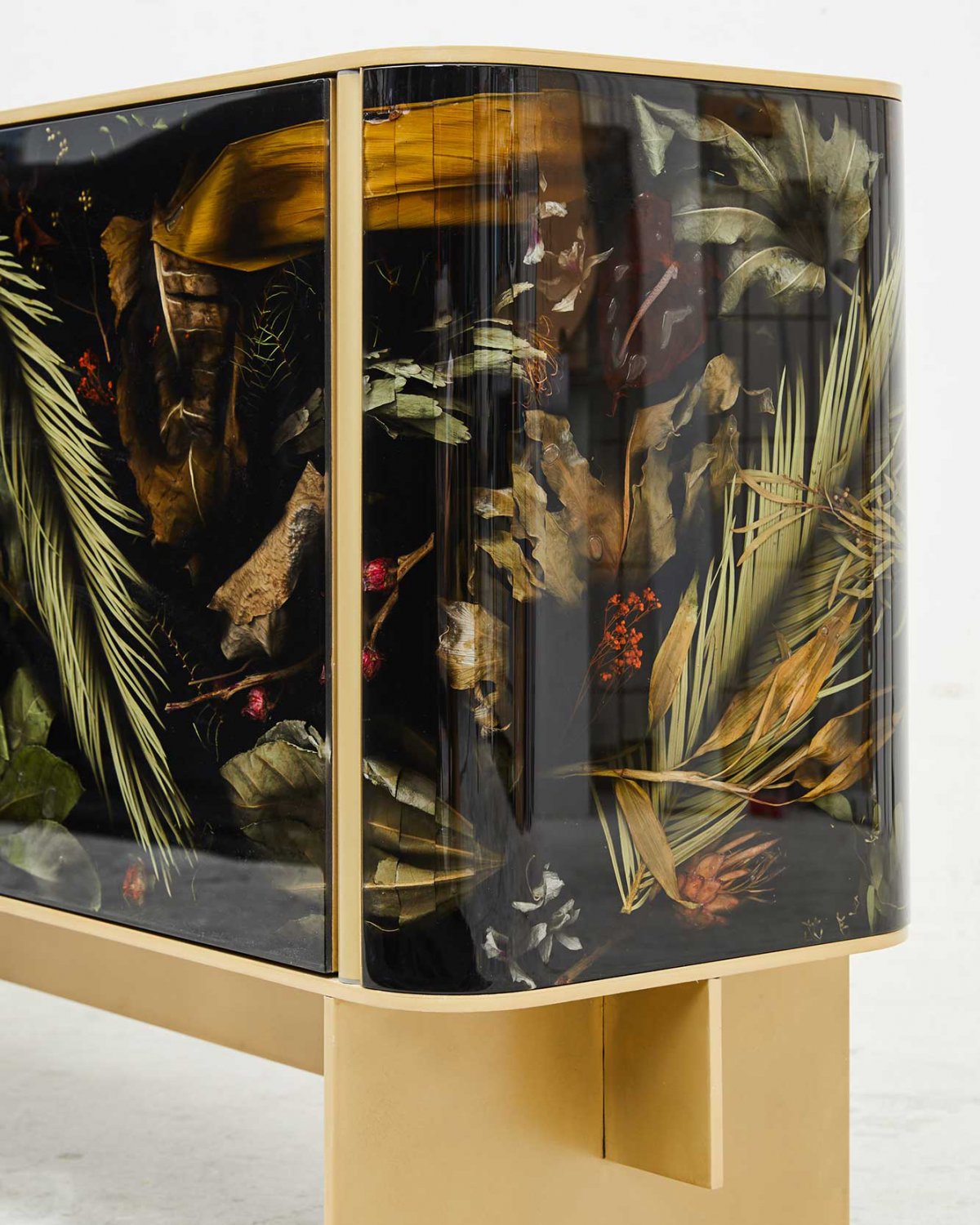 Flora_Credenza_172_Brass_by_Marcin_Rusak_Studio_02.jpg