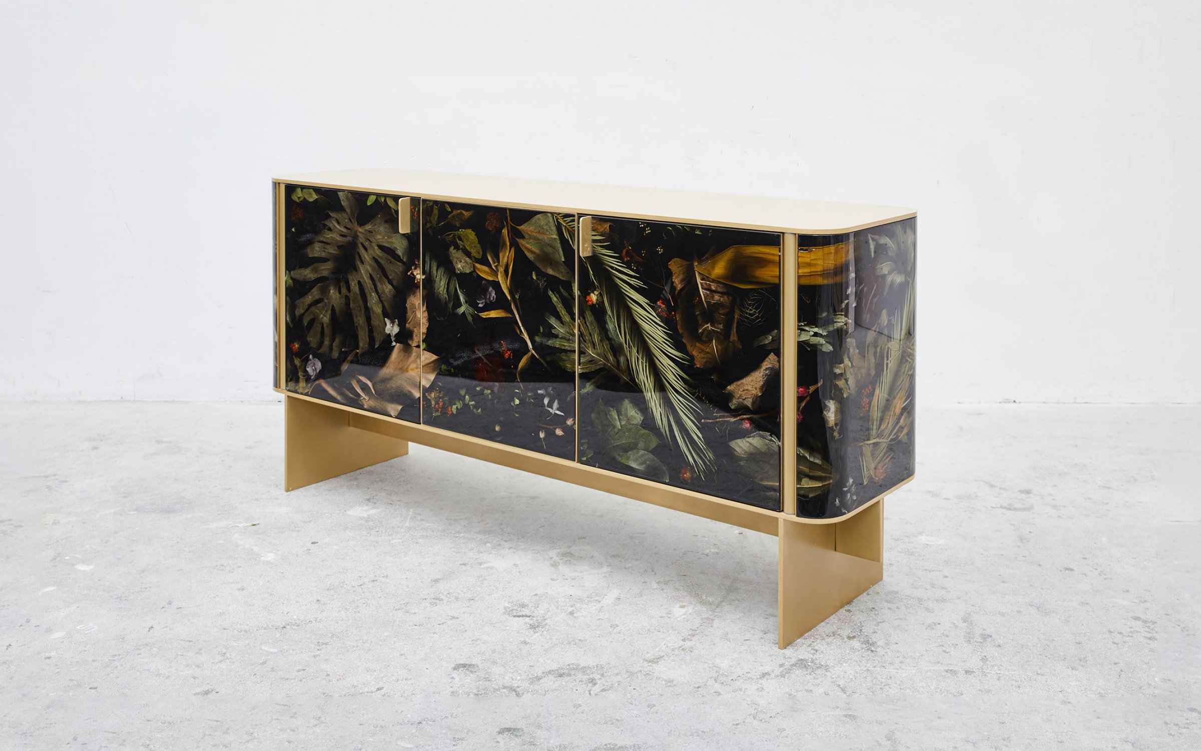Flora_Credenza_172_Brass_by_Marcin_Rusak_Studio_04.jpg