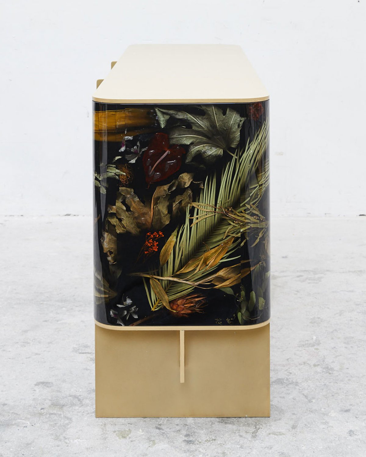 Flora_Credenza_172_Brass_by_Marcin_Rusak_Studio_05.jpg