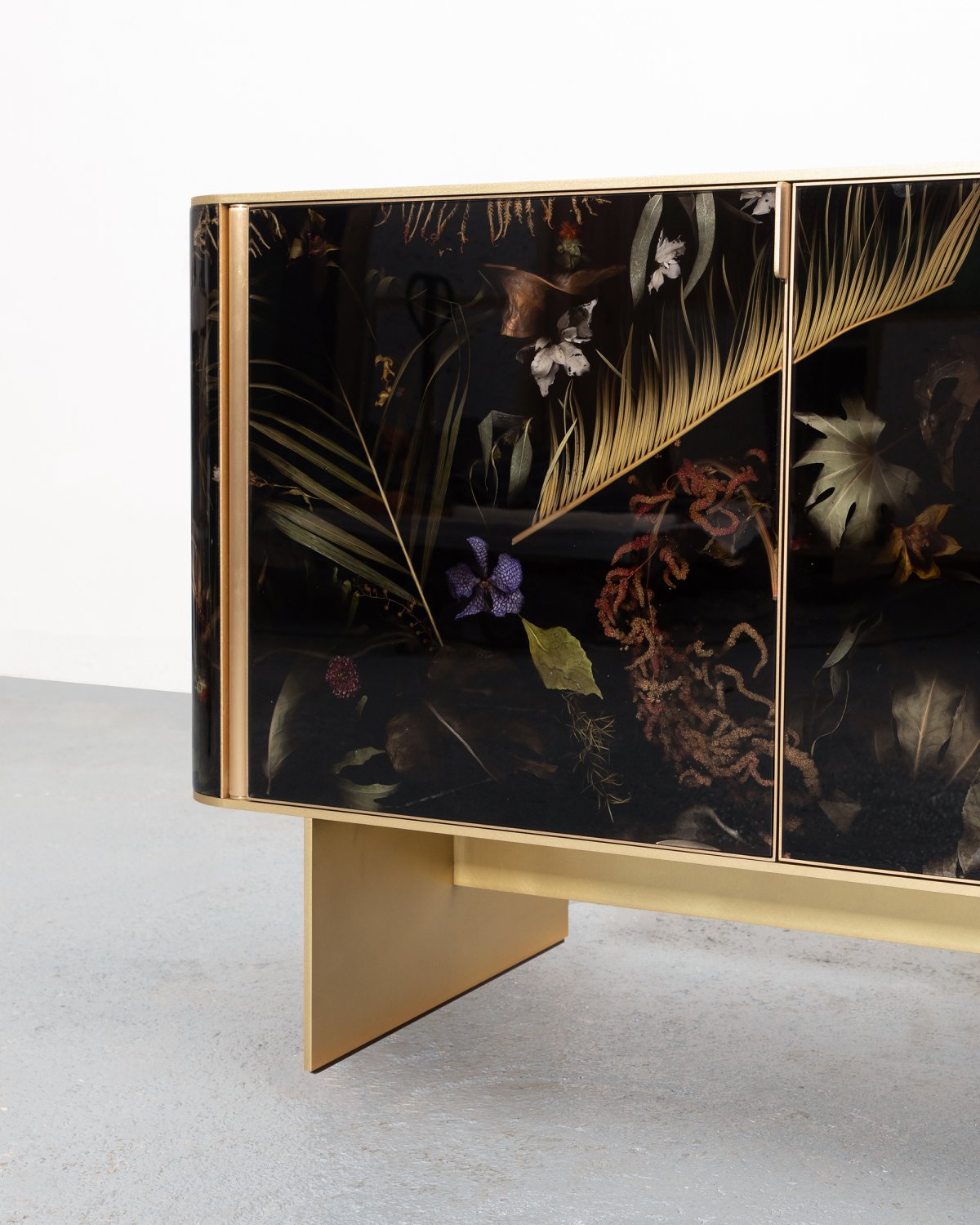 Flora_Credenza_198_Brass_by_Marcin_Rusak_Studio_03.jpg