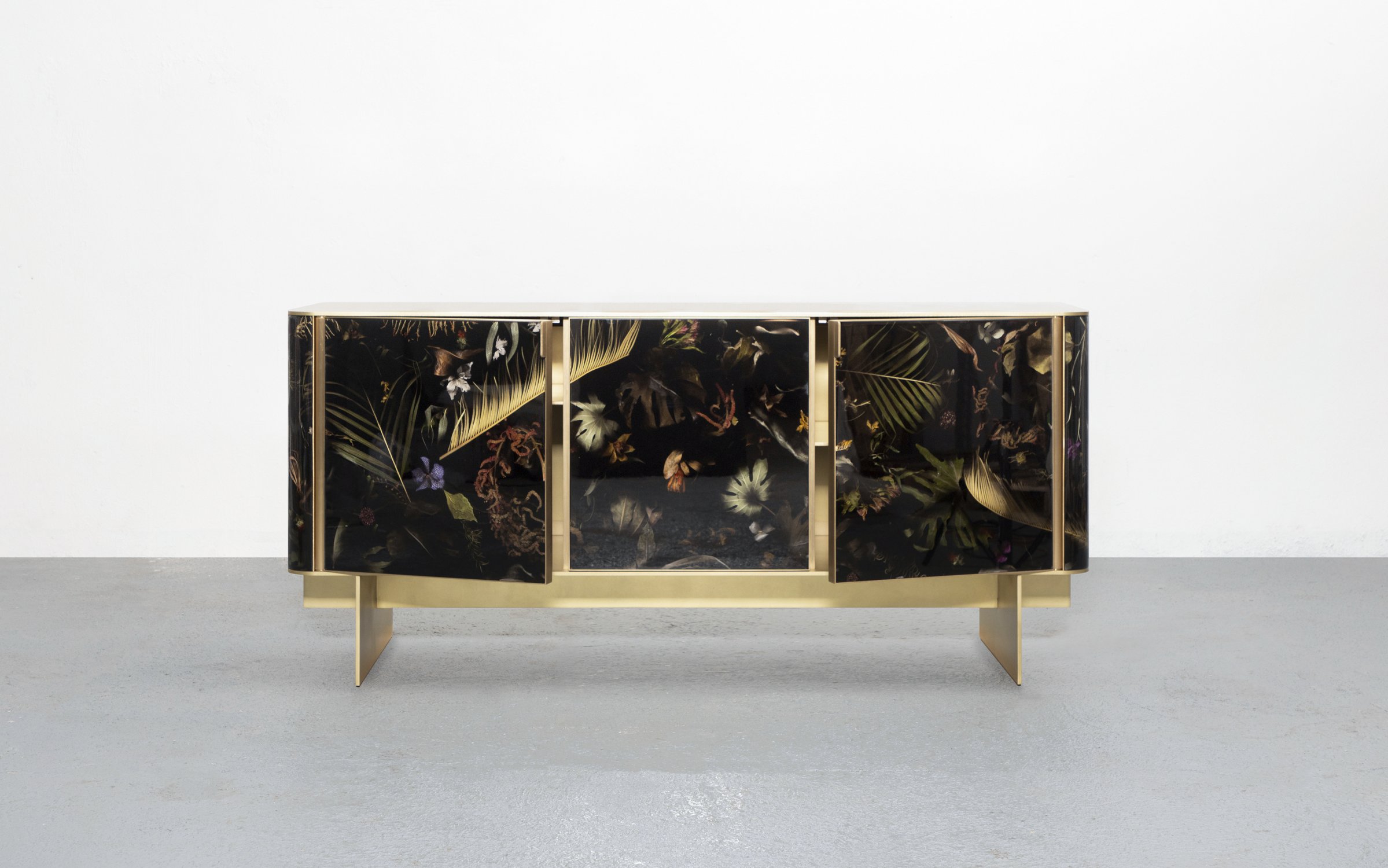 Flora_Credenza_198_Brass_by_Marcin_Rusak_Studio_04.jpg