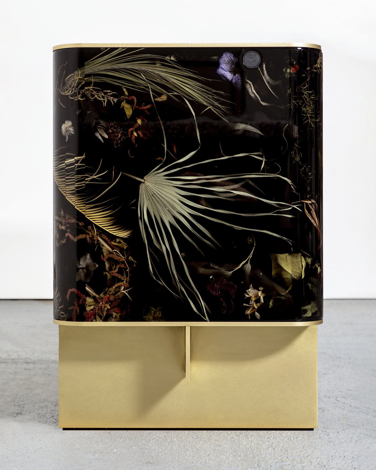 Flora_Credenza_198_Brass_by_Marcin_Rusak_Studio_05.jpg
