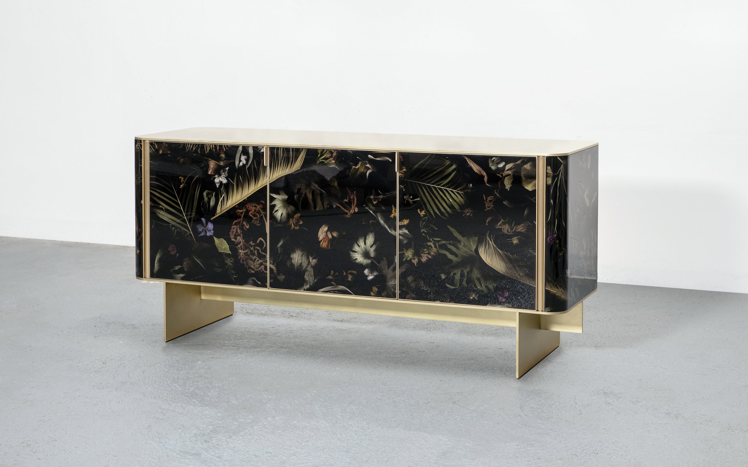Flora_Credenza_198_Brass_by_Marcin_Rusak_Studio_07.jpg