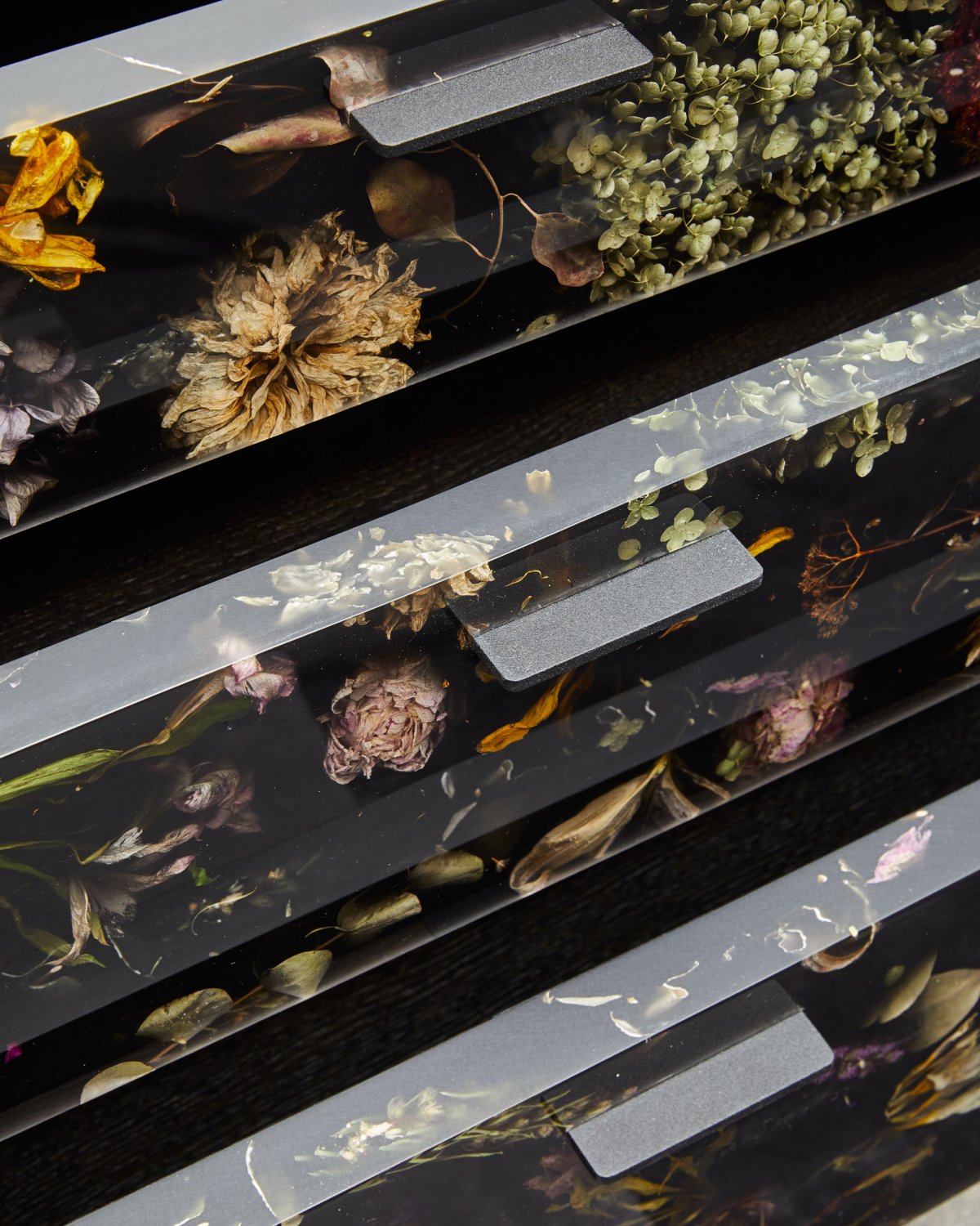 Flora_Credenza_206_Steel_by_Marcin_Rusak_Studio_02.jpg