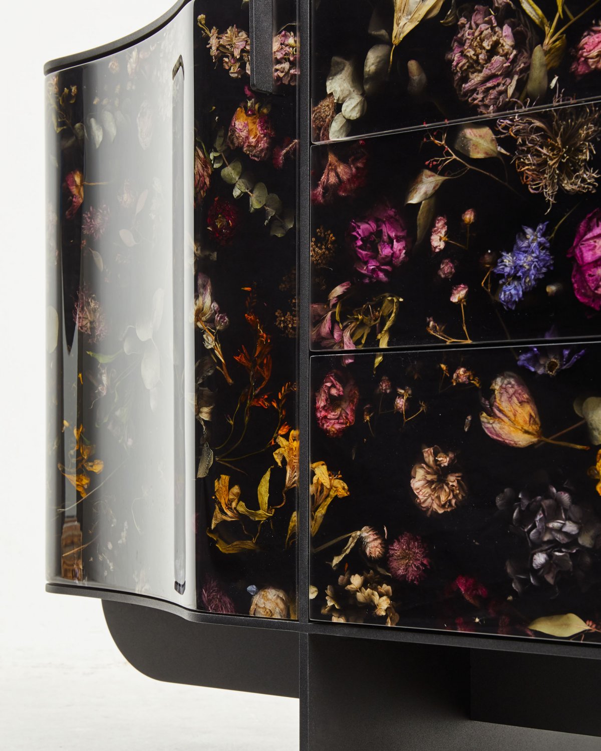 Flora_Credenza_206_Steel_by_Marcin_Rusak_Studio_03.jpg