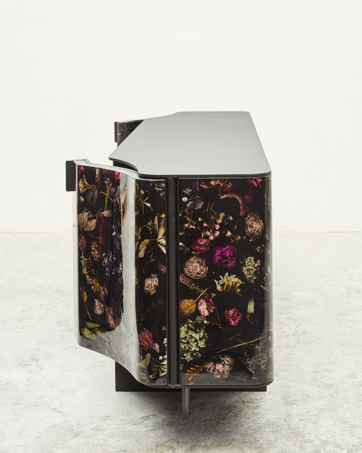 Flora_Credenza_206_Steel_by_Marcin_Rusak_Studio_06.jpg