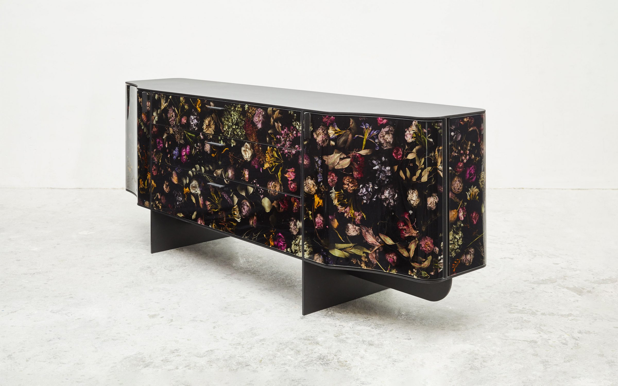 Flora_Credenza_206_Steel_by_Marcin_Rusak_Studio_07.jpg