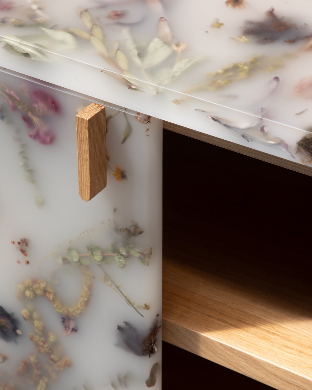Flora_Credenza_244_Oak_by_Marcin_Rusak_Studio_05.jpg