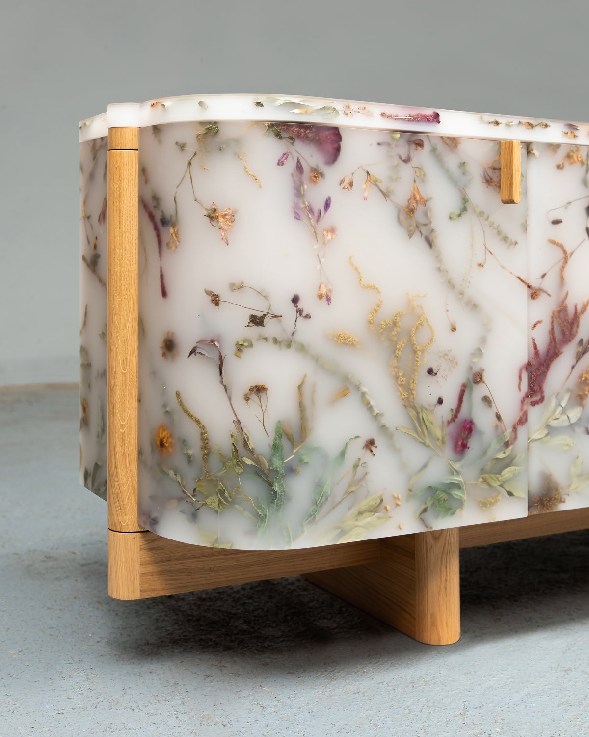 Flora_Credenza_244_Oak_by_Marcin_Rusak_Studio_06.jpg