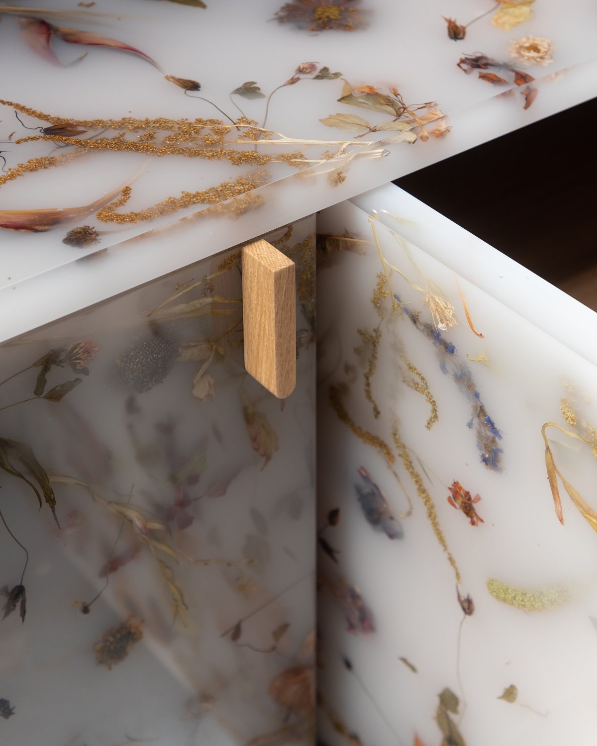 Flora_Credenza_276_Oak_by_Marcin_Rusak_Studio_02.jpg