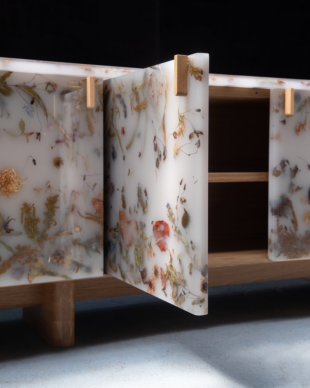 Flora_Credenza_276_Oak_by_Marcin_Rusak_Studio_06.jpg
