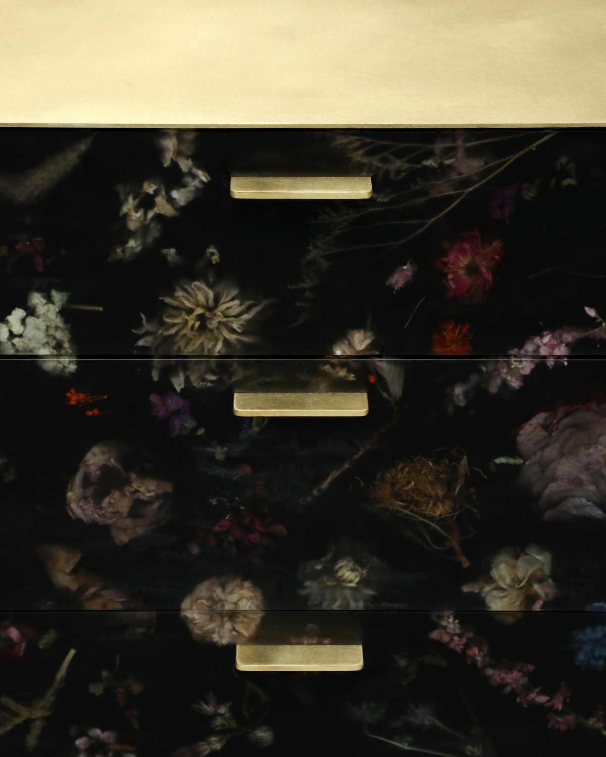 Flora_Credenza_365_Brass_by_Marcin_Rusak_Studio_02.jpg