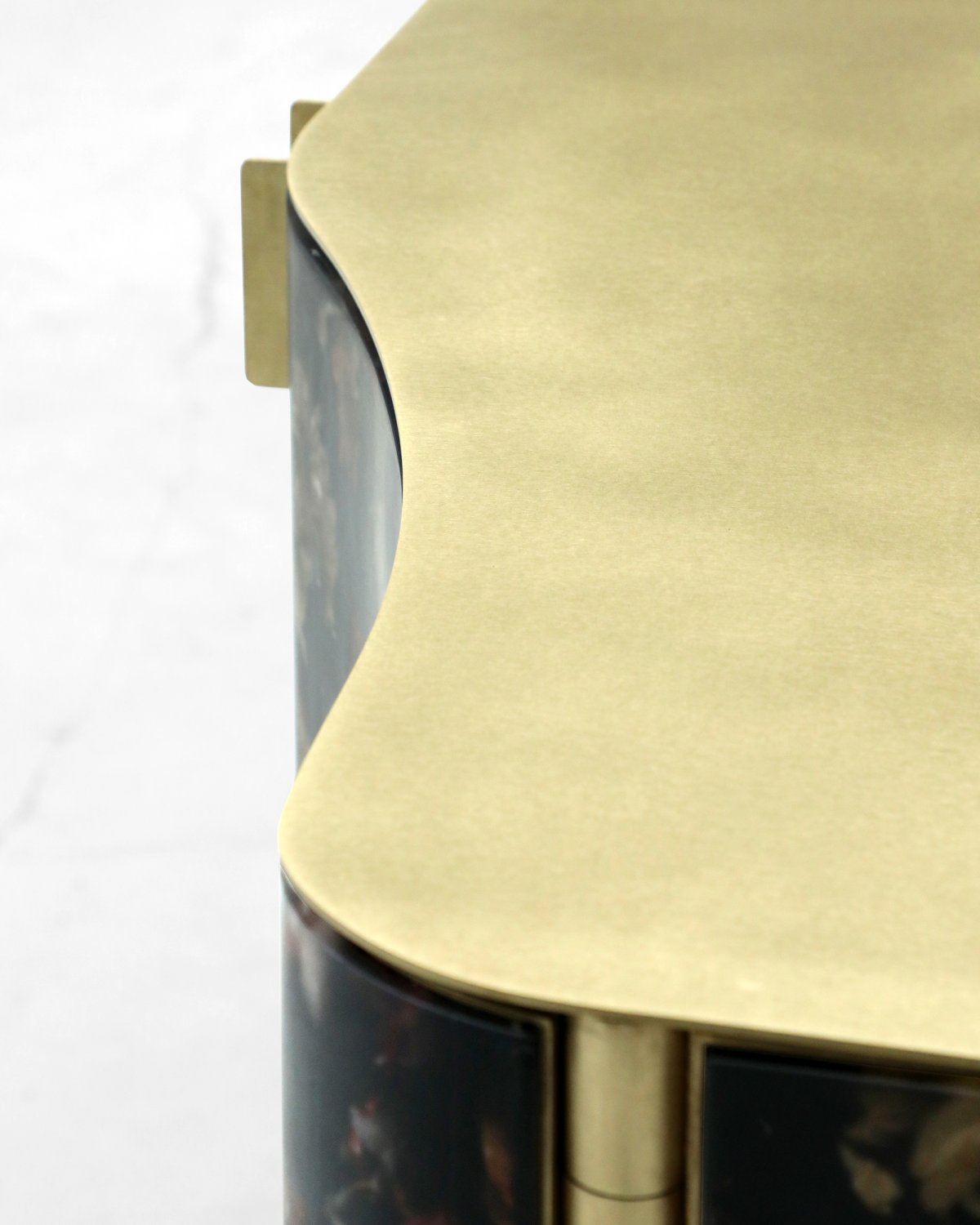 Flora_Credenza_365_Brass_by_Marcin_Rusak_Studio_04.jpg