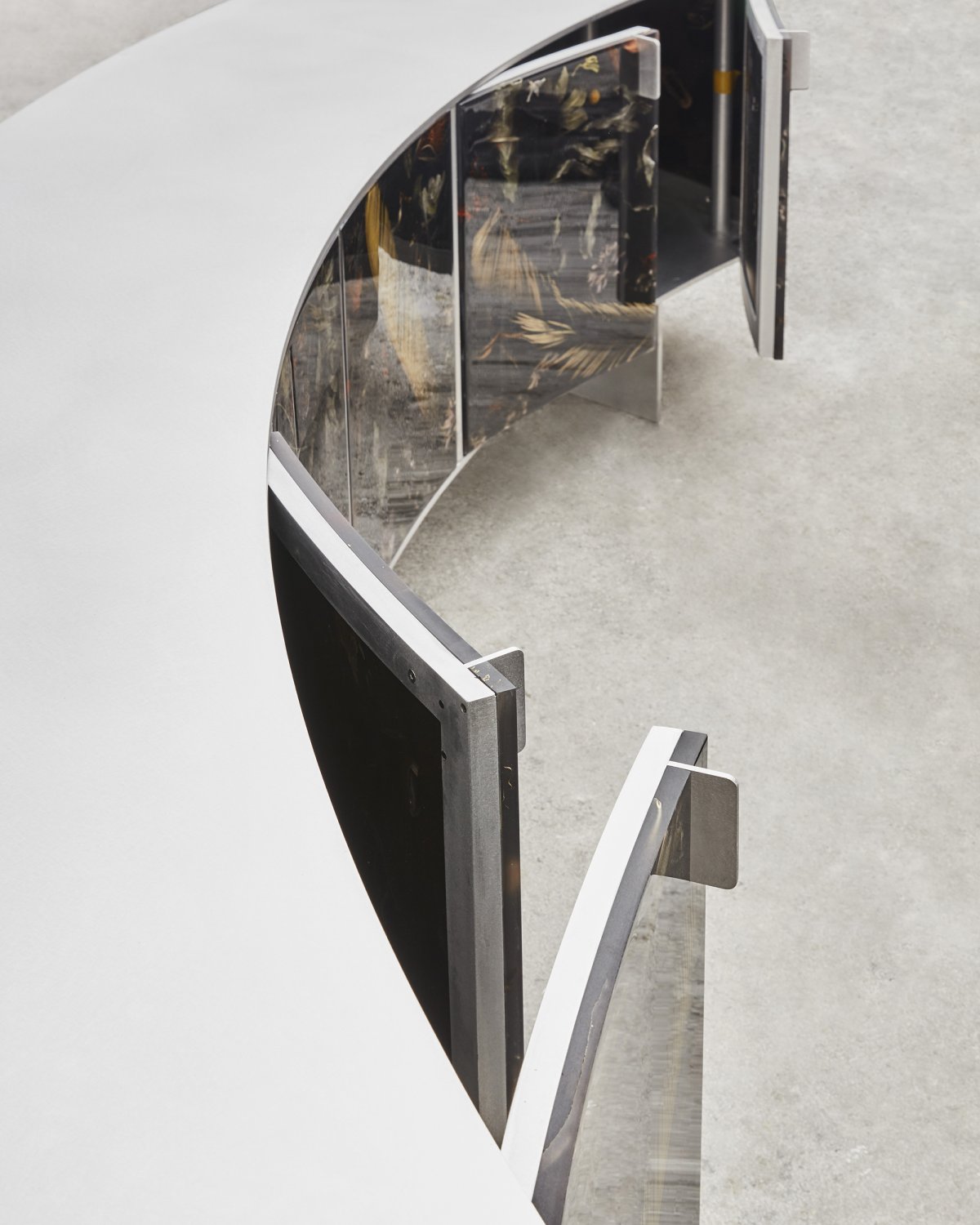 Flora_Curved_Credenza_295_by_Marcin_Rusak_Studio_02.jpg