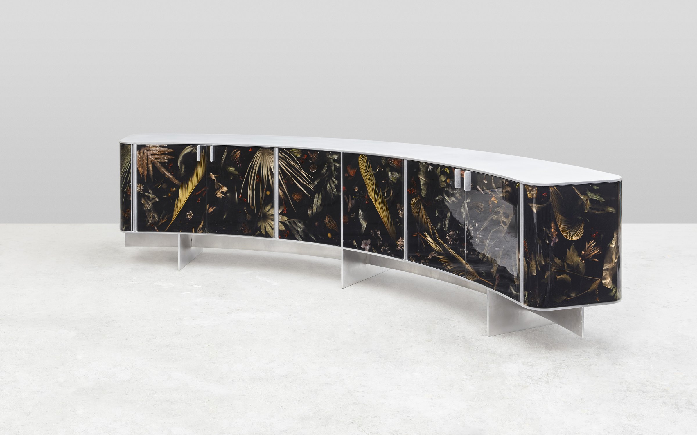 Flora_Curved_Credenza_295_by_Marcin_Rusak_Studio_07.jpg