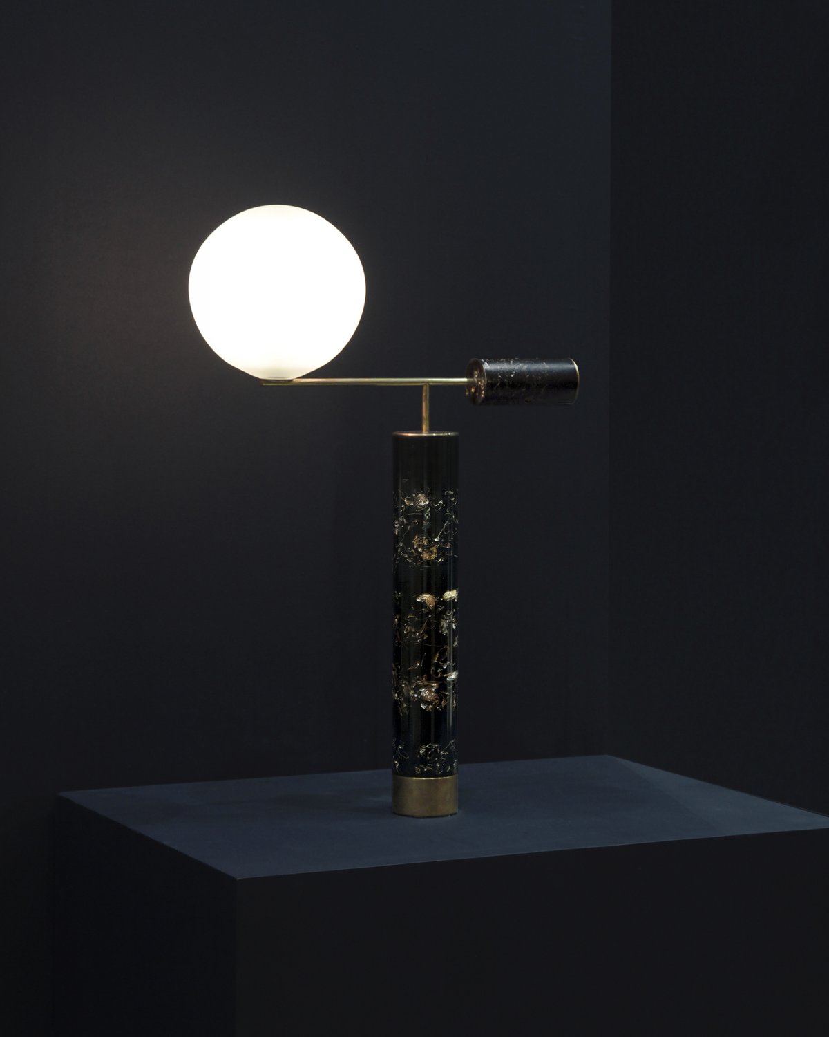 Flora_Lamp_Black_by_Marcin_Rusak_Studio_05.jpg