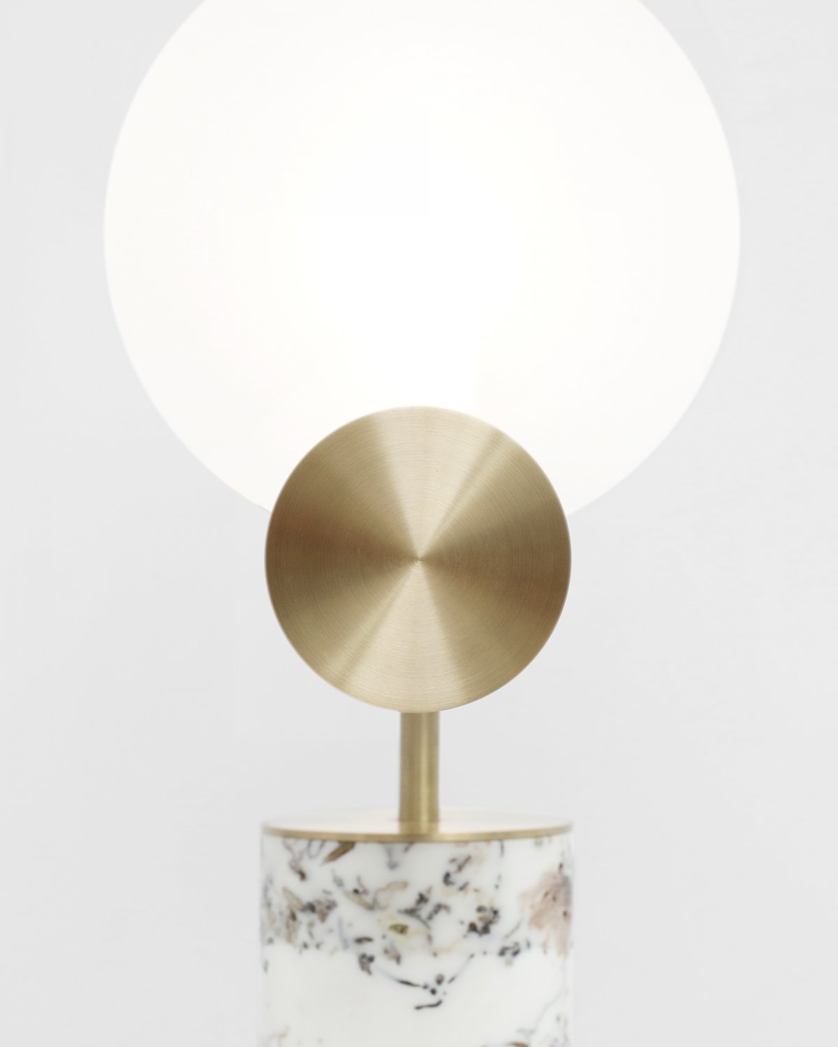 Flora_Lamp_White_01_by_Marcin_Rusak_Studio_03.jpg