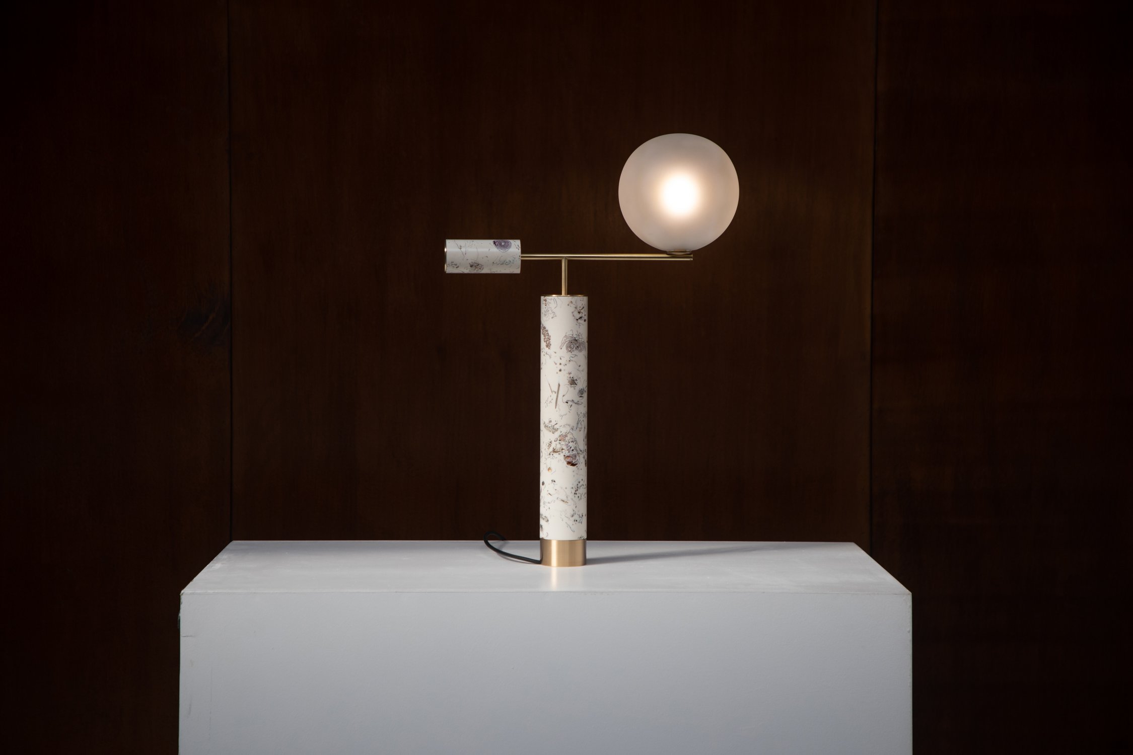 Flora_Lamp_White_01_by_Marcin_Rusak_Studio_04.jpg