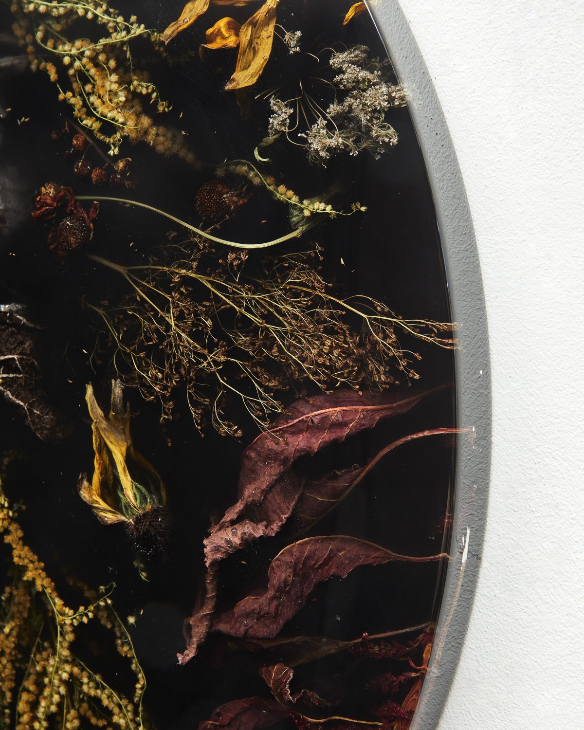Flora_Lens_65_Black_II_by_Marcin_Rusak_Studio_04.jpg