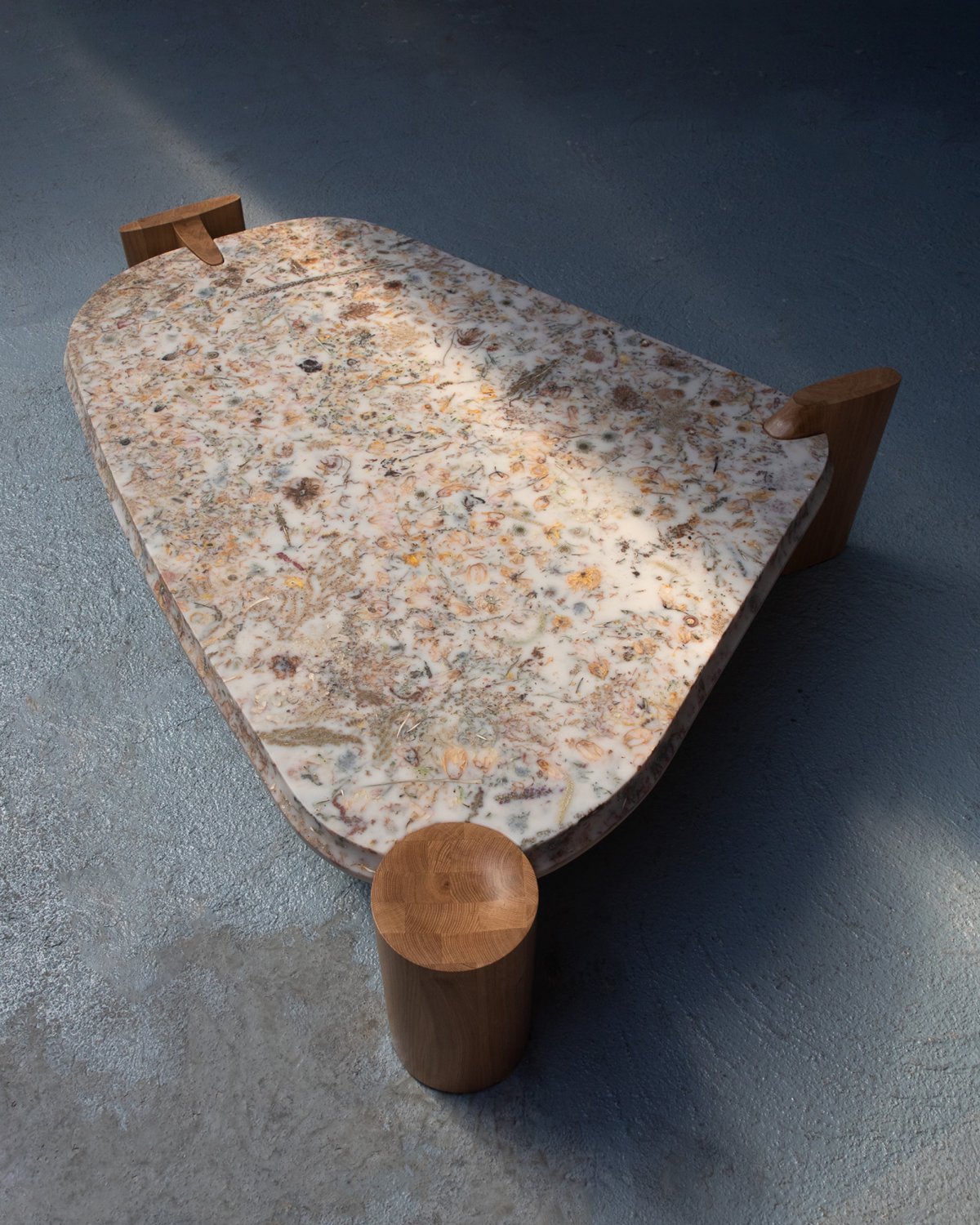 Flora_Low_Coffee_Table_197_Oak_by_Marcin_Rusak_Studio_05.jpg