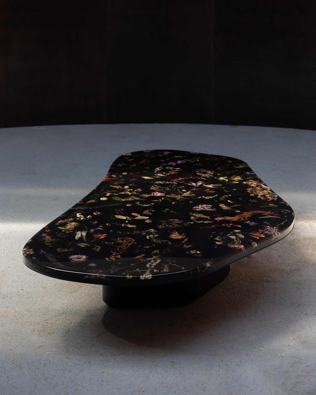 Flora_Low_Coffee_Table_218_by_Marcin_Rusak_Studio_01.jpg