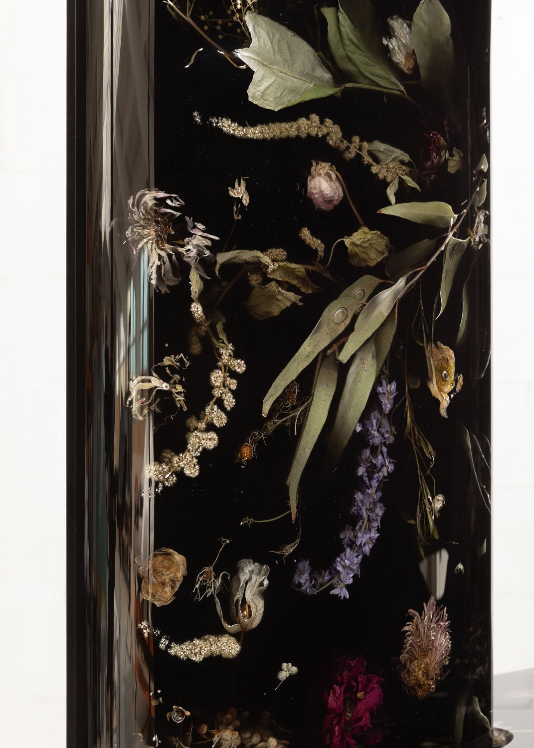 Flora_Shelving_Unit_210_by_Marcin_Rusak_Studio_06-XS.jpg
