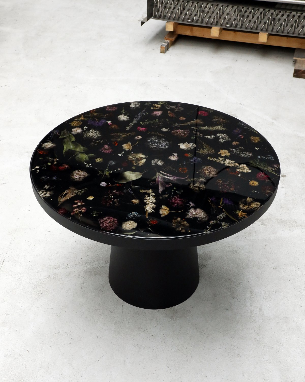 Flora_Table_114_by_Marcin_Rusak_Studio_02.jpg