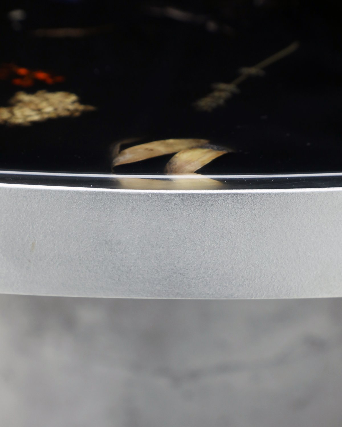Flora_Table_120_Cast_Aluminium_by_Marcin_Rusak_Studio_06.jpg