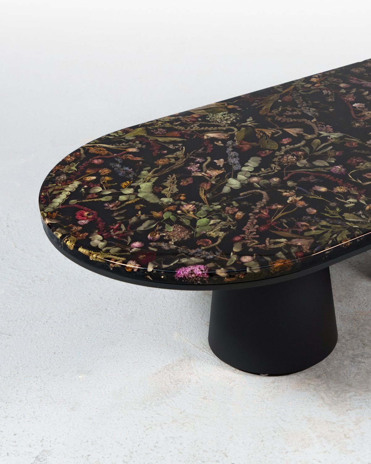 Flora_Table_250_Black_by_Marcin_Rusak_Studio_02.jpg