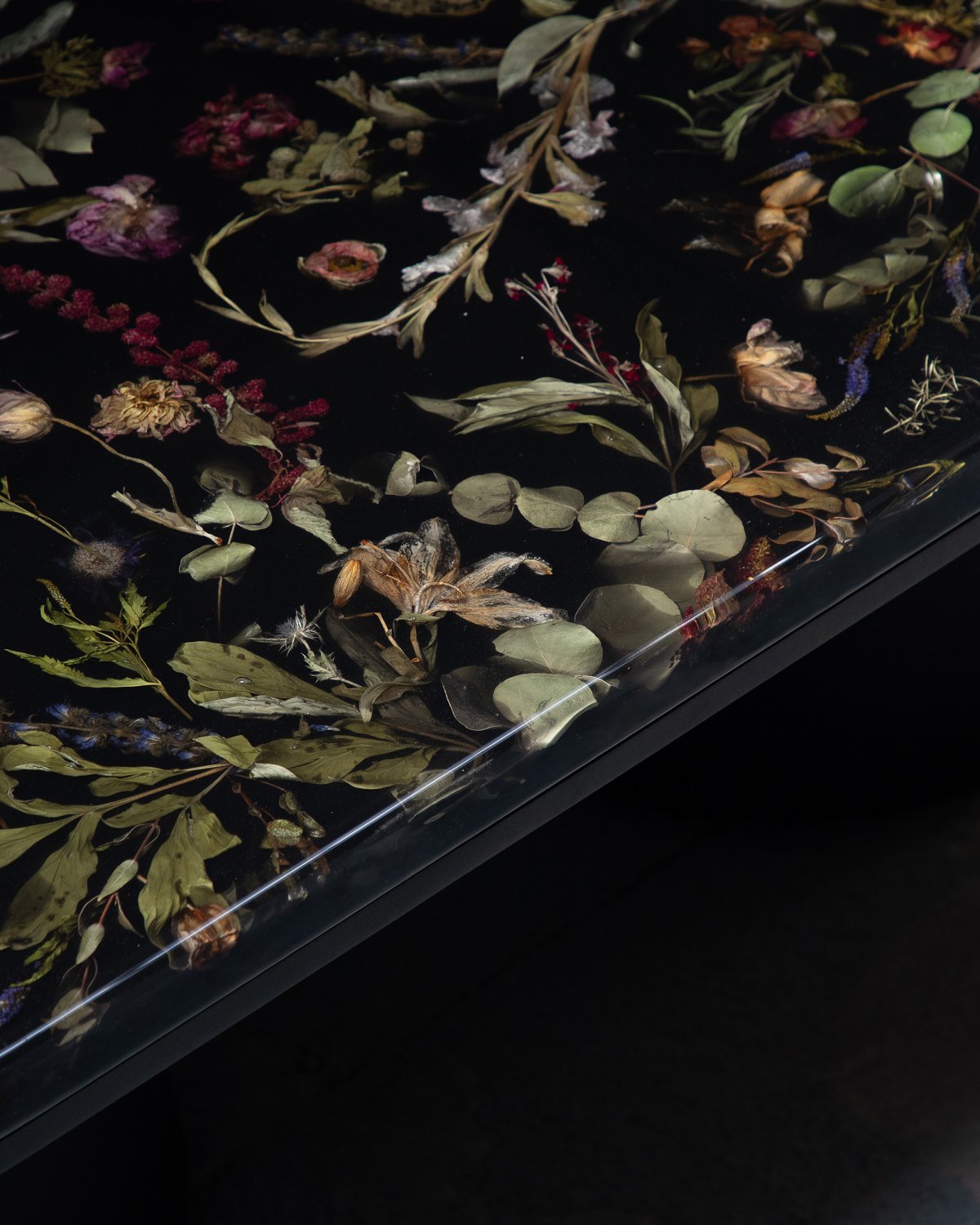 Flora_Table_250_Black_by_Marcin_Rusak_Studio_05.jpg
