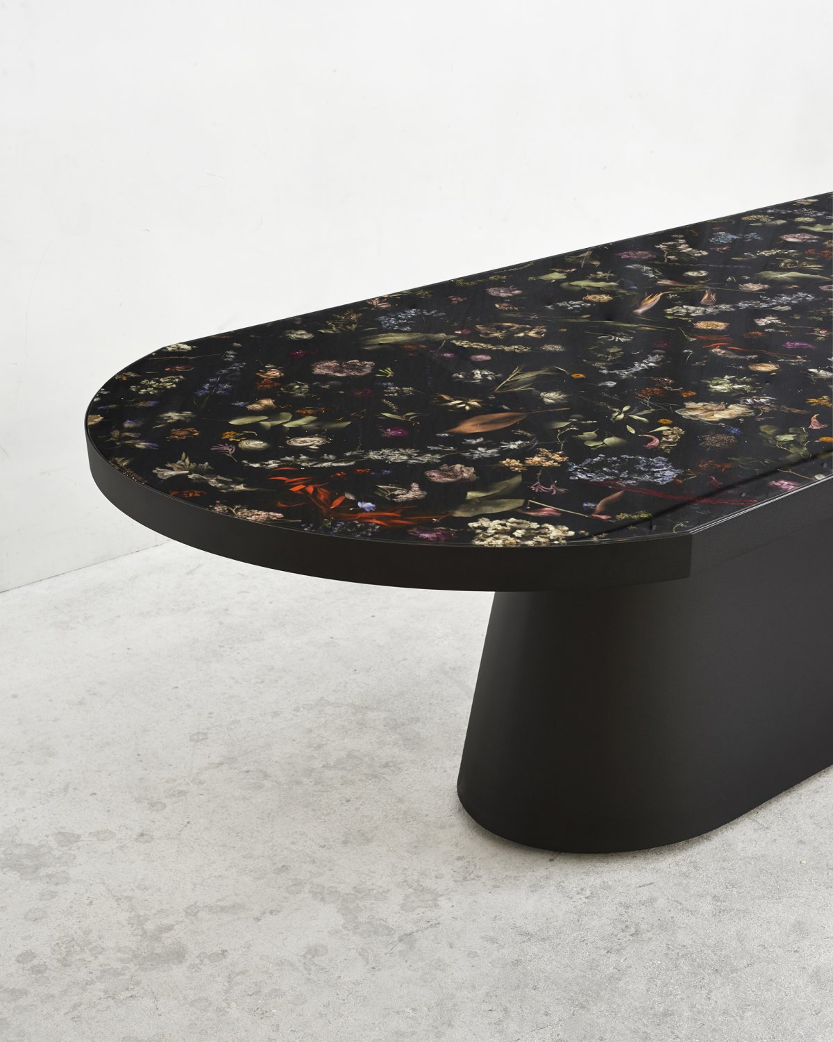 Flora_Table_274_by_Marcin_Rusak_Studio_02.jpg