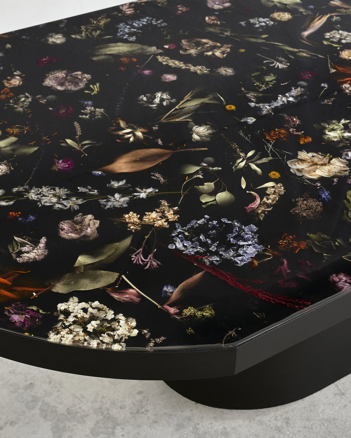 Flora_Table_274_by_Marcin_Rusak_Studio_03.jpg