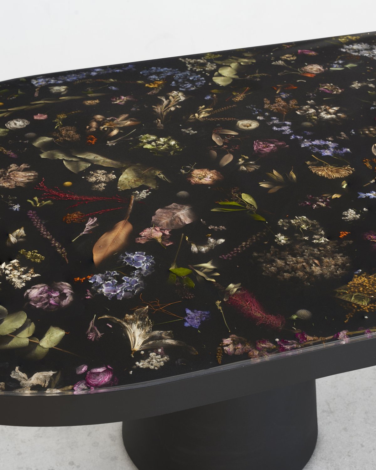 Flora_Table_280_by_Marcin_Rusak_Studio_05.jpg