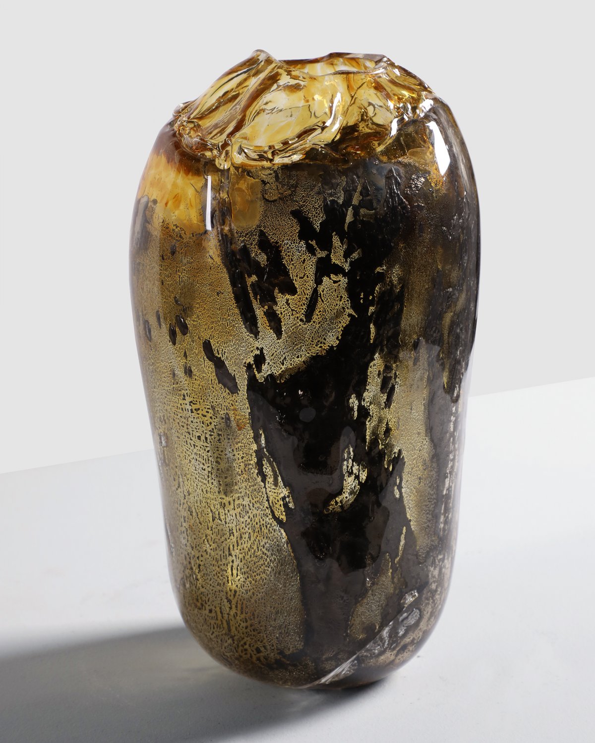 Flower_Infused_Glass_Vessel_03_by_Marcin_Rusak_Studio_03.jpg