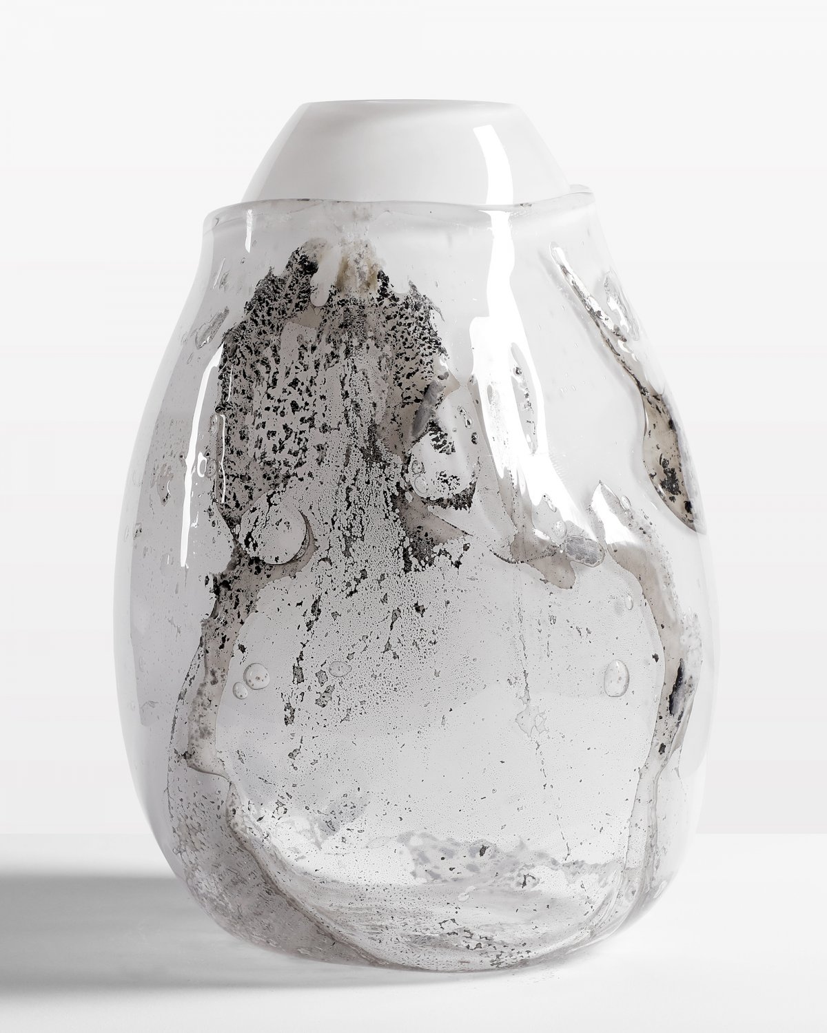 Flower_Infused_Glass_Vessel_05_by_Marcin_Rusak_Studio_02.jpg