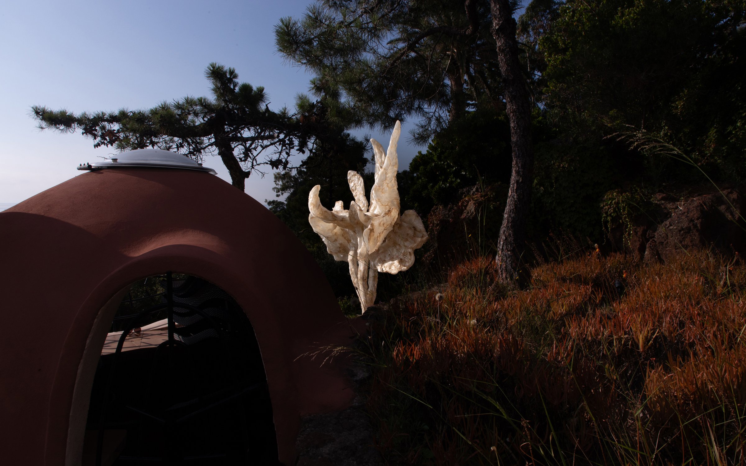 Ghost_Orchid_Sculpture_by_Marcin_Rusak_Studio_01.jpg