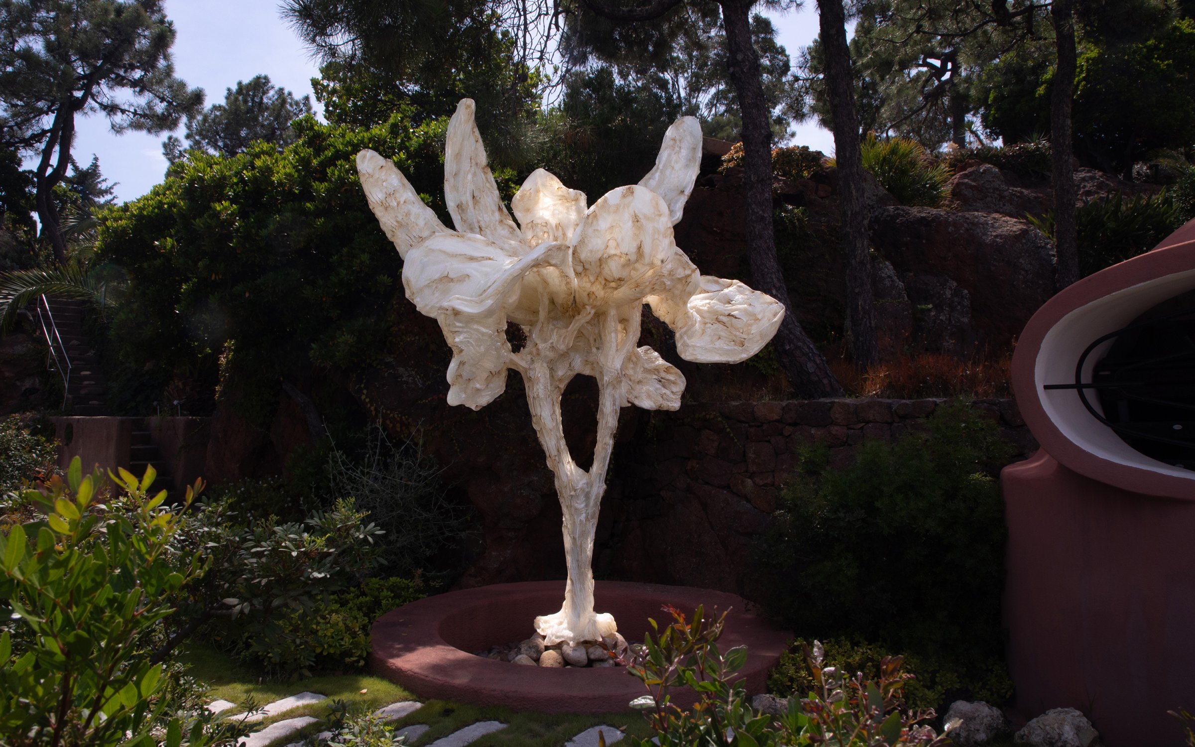 Ghost_Orchid_Sculpture_by_Marcin_Rusak_Studio_04.jpg