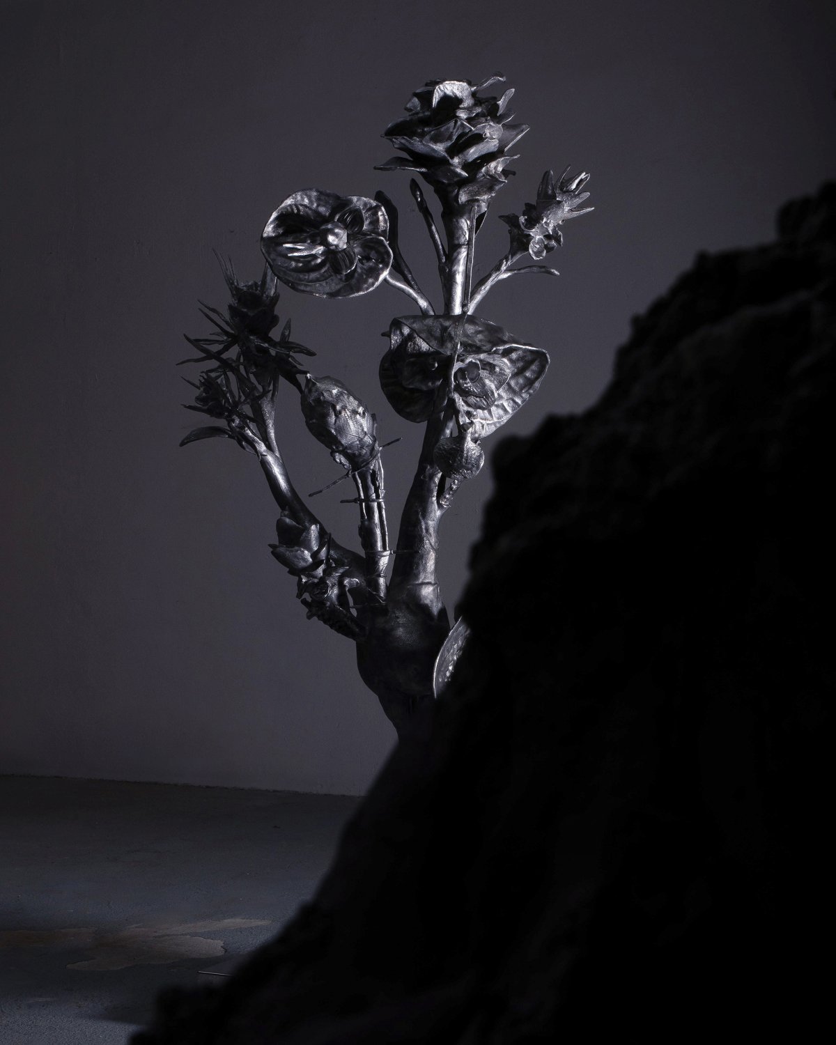 Monster_Flower_Sculpture_276_by_Marcin_Rusak_Studio_04.jpg