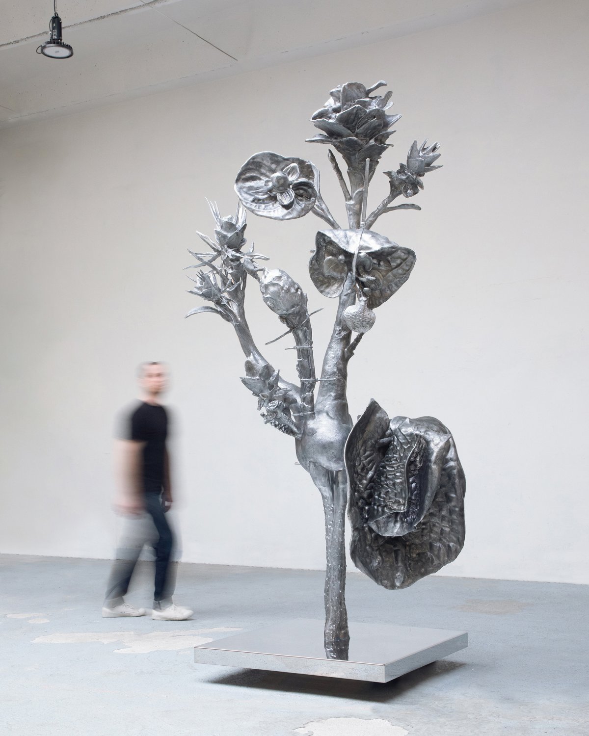 Monster_Flower_Sculpture_276_by_Marcin_Rusak_Studio_07.jpg