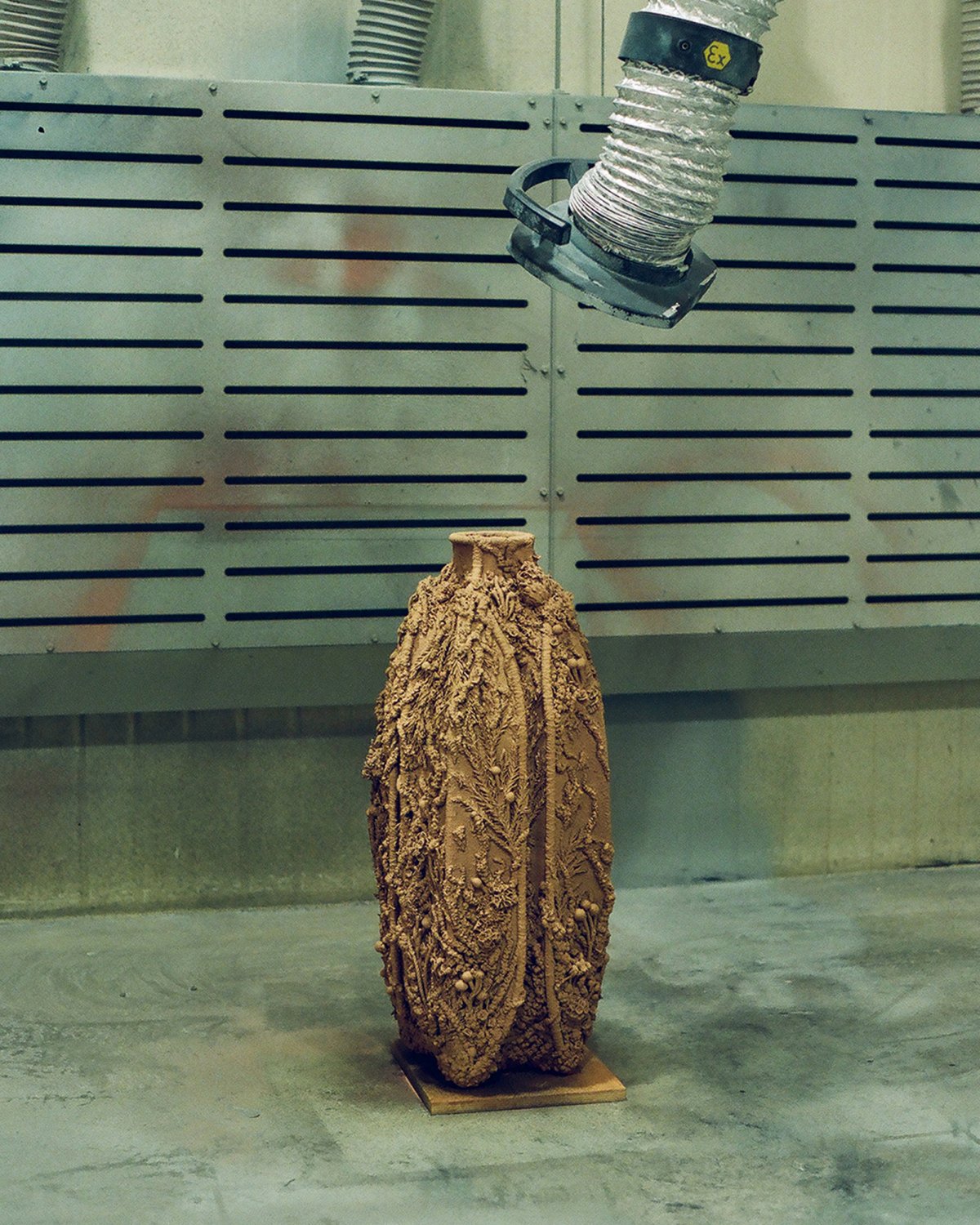 Tephra_Vase_008_Elettaria_Cardamomum_by_Marcin_Rusak_Studio_02.jpg